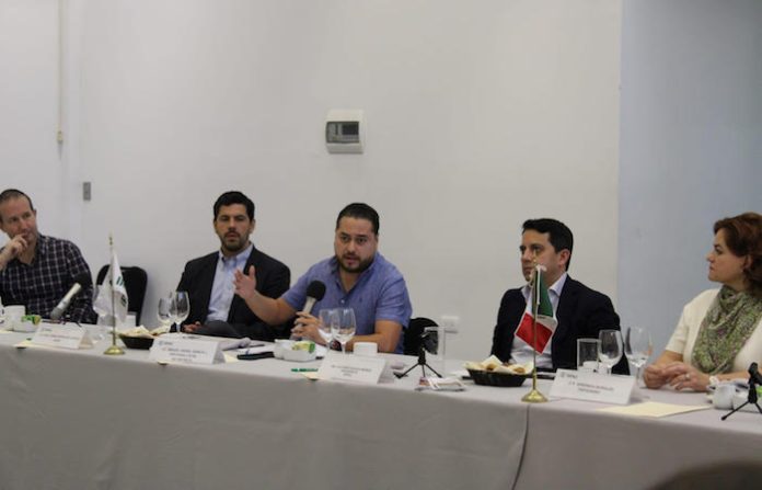 Miguel Lechuga se reúne con industriales del Poniente para impulsar el desarrollo en Santa Catarina