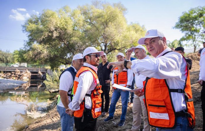 Héctor García inicia su gestión como alcalde de Guadalupe con el desazolve del Arroyo Las Tinajas