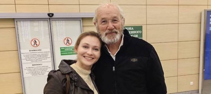 Padre de Assange espera varios intentos de revoluciones de color hasta finales de 2024