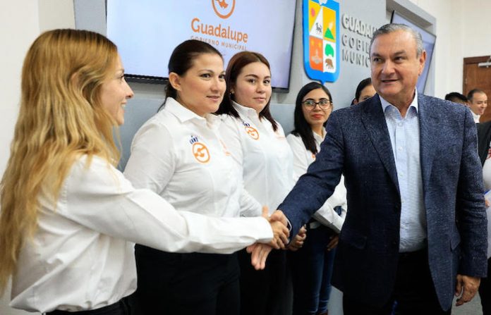 Guadalupe arranca proyecto de orientadores de comercio y prepara panteones para el Día de Muertos