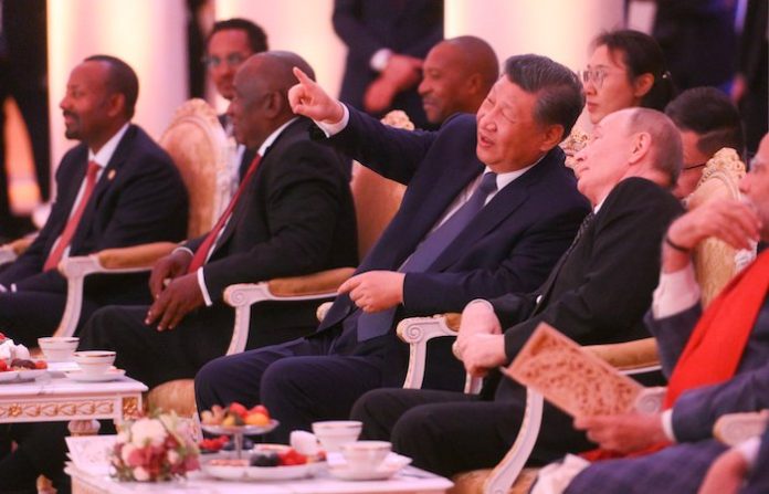 Rusia y China realizan con éxito proyectos en energía y agricultura, asegura Putin