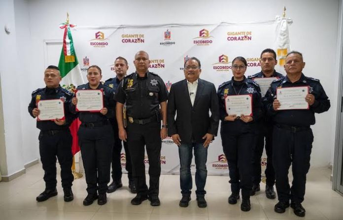 Escobedo reconoce a policías de Proxpol por rescate heroico en incendio