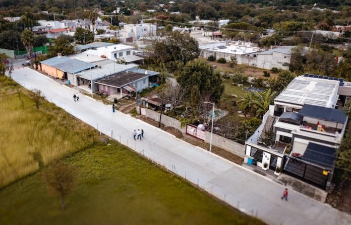 Alcalde David de la Peña entrega pavimentación de nuevas calles y emprende operativos de seguridad en Santiago