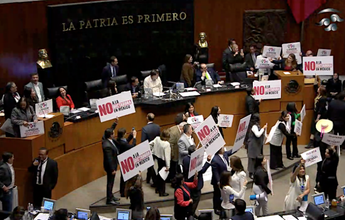 Senado de México aprueba una reforma que prohíbe impugnar cambios a la Constitución