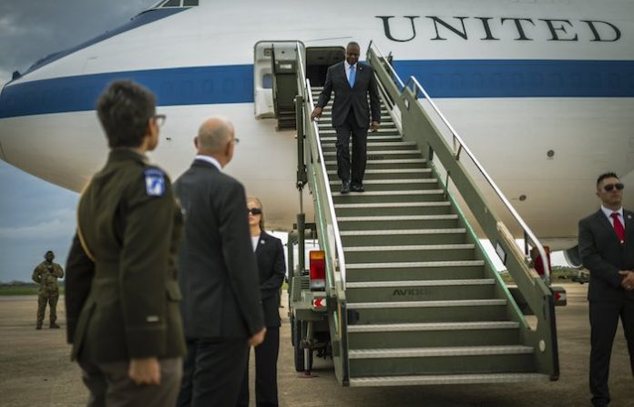 El jefe del Pentágono advierte a Irán de no responder al ataque de Israel