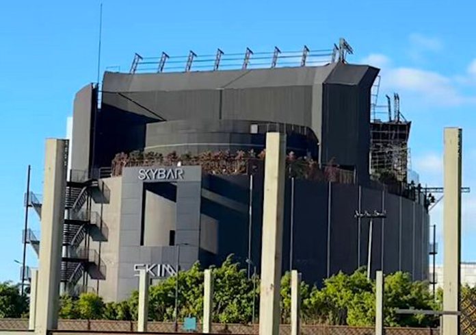 Un club nocturno en Beirut acoge a los refugiados del sur del Líbano