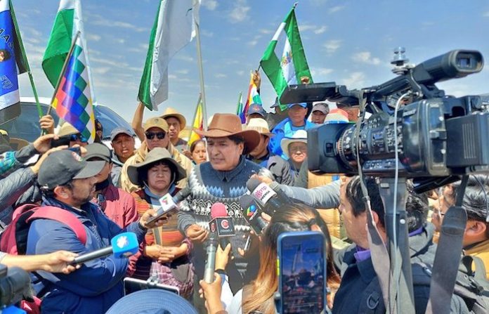 Gobierno boliviano acusa a Morales de impedir control antinarcóticos y disparar a policías