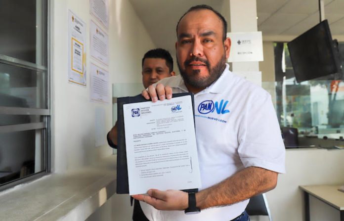 PAN denuncia al Gobernador Samuel García por presunta propaganda en calzado escolar