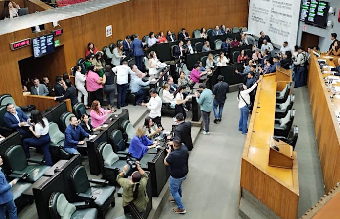 Mayoría del PRIAN se impone en el reparto de comisiones y genera inconformidad en MC y PT