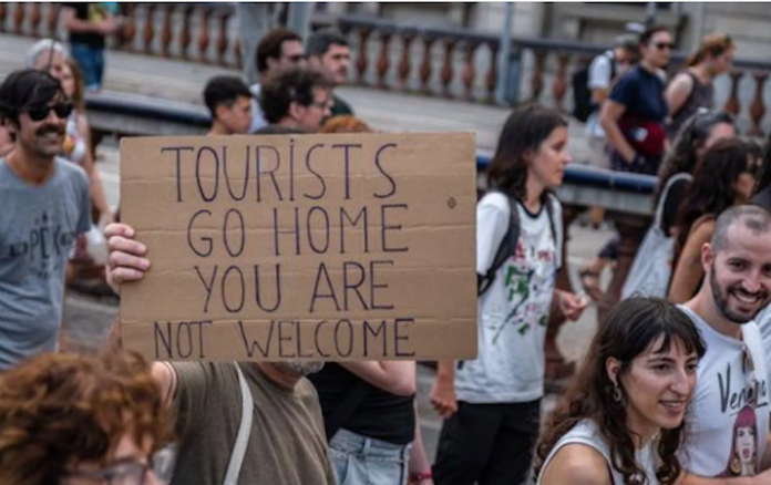 Turismo en España registra cifras récord pese a las manifestaciones en su contra