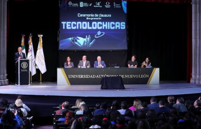 Difunden ciencia entre alumnas de preparatoria con Tecnolochicas