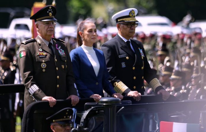 Presidenta de México promete “hazañas pacíficas” con las Fuerzas Armadas
