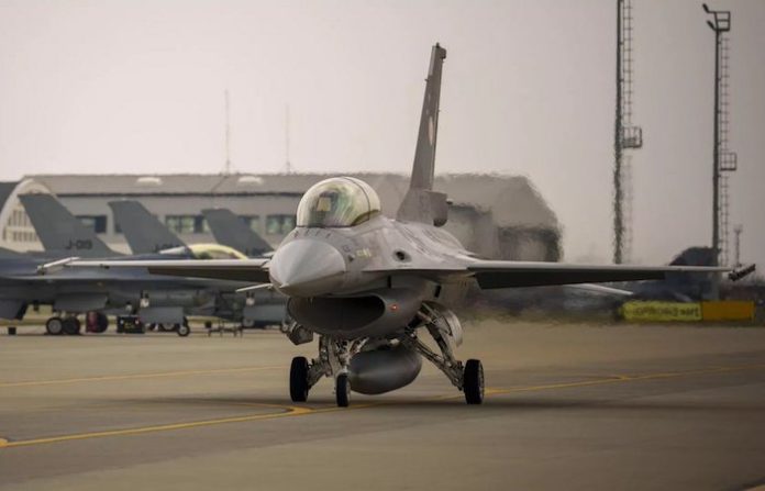 Los Países Bajos afirman que ya entregaron a Ucrania el primer lote de aviones F-16