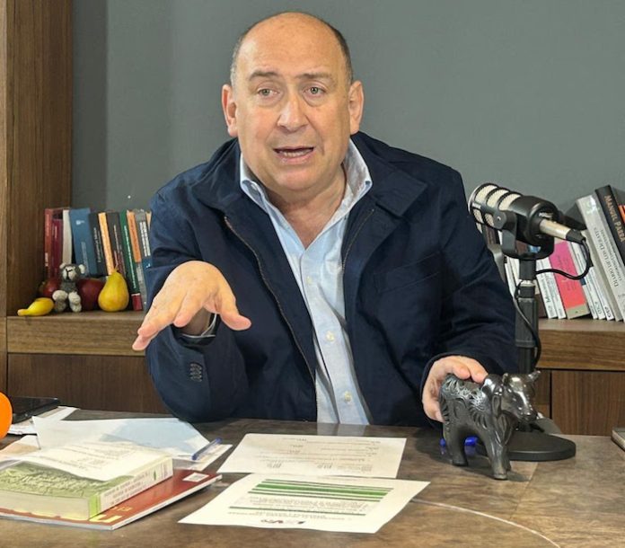 Moreira acusa un “doble castigo” al ahorro tras decisiones económicas del gobierno federal