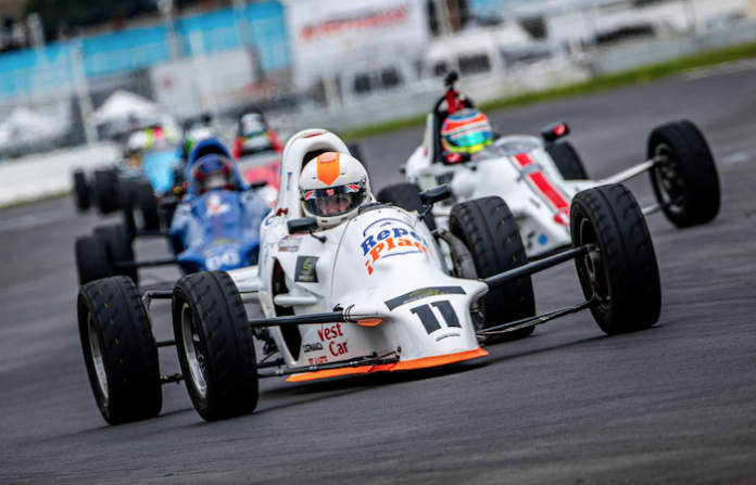 Enrique Contreras y Óscar Hidalgo Jr. protagonizan emocionante final en la sexta fecha del Campeonato Vintage Fórmula Ford