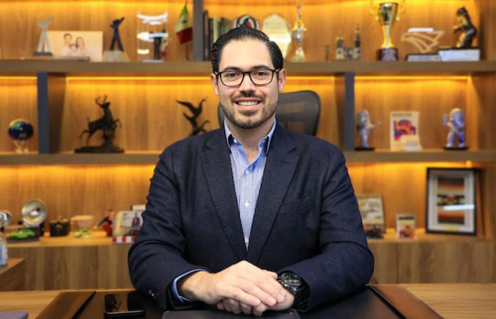 Alcalde de Santiago celebra reducción de cuotas en nuevos contratos de Agua y Drenaje