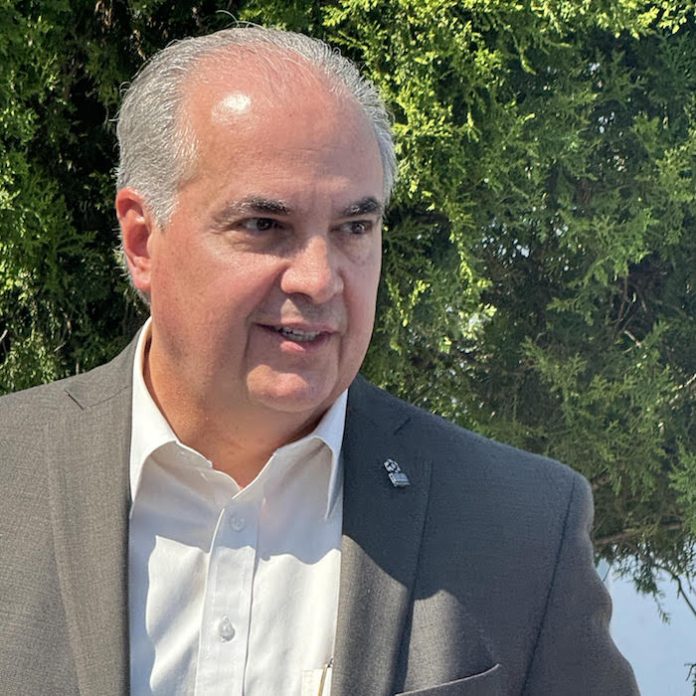 CANACO y Municipio de Monterrey analizan regular el comercio informal