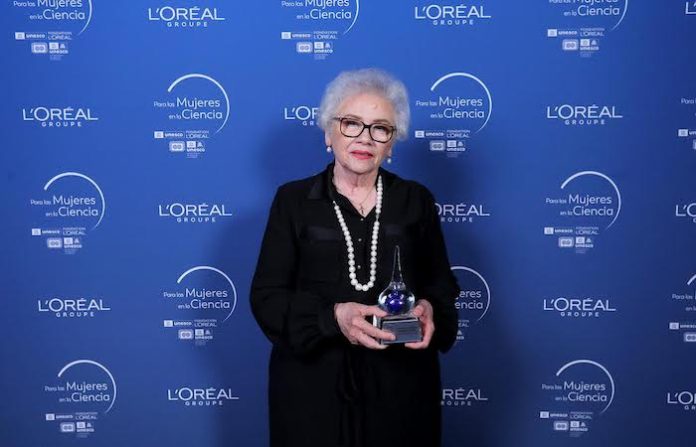 Recibe investigadora de UANL premio para mujeres en la ciencia