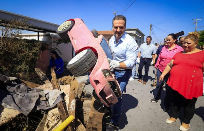 Adrián de la Garza lanza campaña contra el dengue en Monterrey