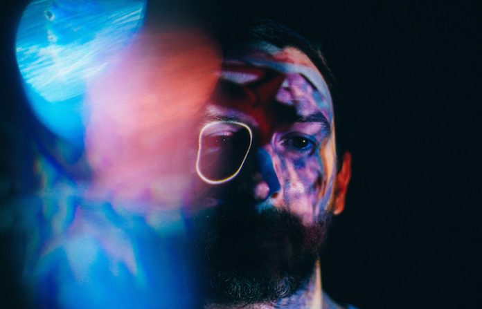 El DJ y productor Max Cooper llegará a México con un impresionante show audiovisual el próximo 16 de noviembre en el Foro Puebla