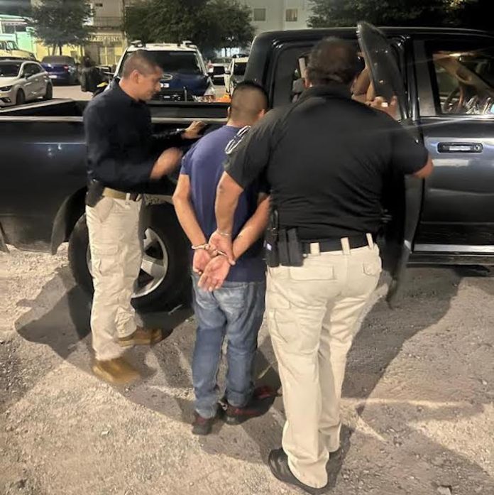 Cae en operativo de seguridad en Santiago un hombre con orden de aprehensión vigente