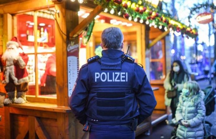 Arrestan en Alemania a un menor que planeaba atropellar personas en un mercado navideño