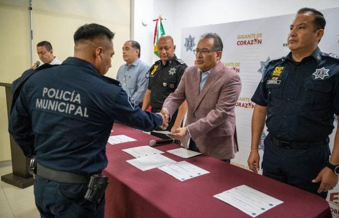 Escobedo reconoce la labor heroica de 140 policías de Proxpol