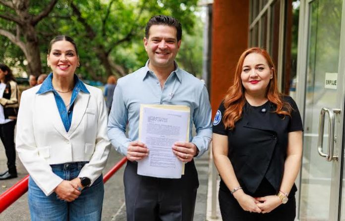 Paco Cienfuegos y Diputadas Federales presenta denuncia contra incremento en tarifas de transporte público