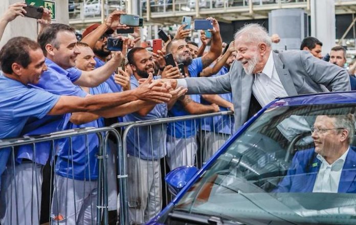 La popularidad del Gobierno Lula cae siete puntos desde enero, según encuesta