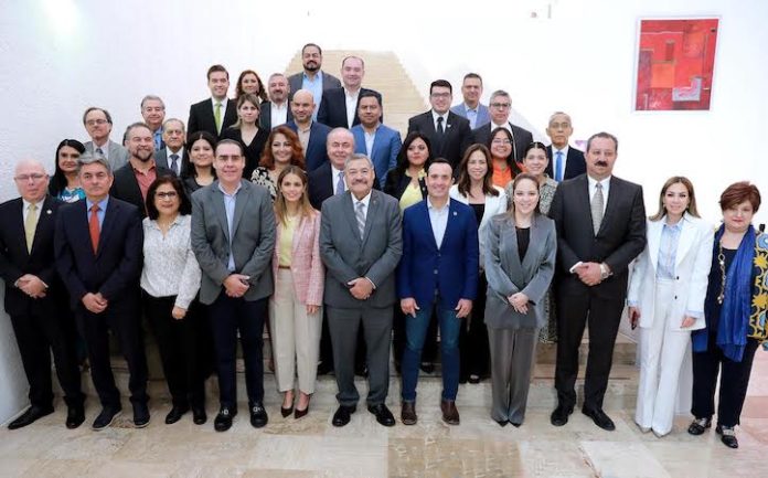 Presenta Santos Guzmán proyectos de la UANL a diputados del estado