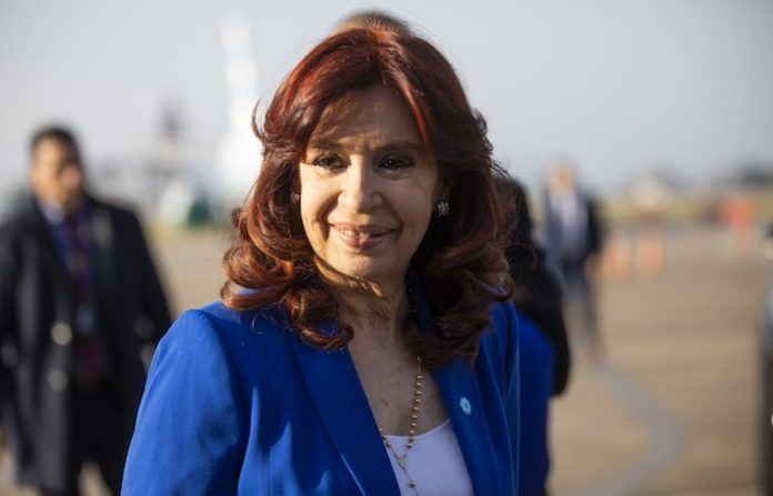 Exmandataria argentina Fernández tilda de “dictadorzuelo” al presidente Milei