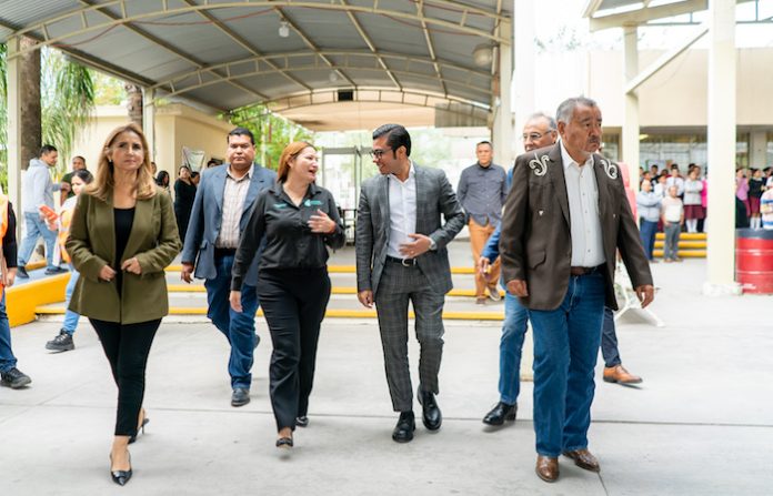 Félix Arratia impulsa a jóvenes juarenses con apoyo a la educación y la robótica