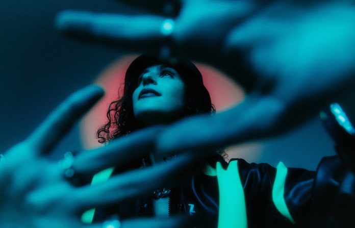 Llega Sentimental, el fenomenal álbum debut de Carlita