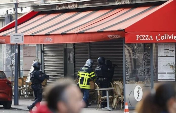 Liberan a cuatro rehenes tomados en un restaurante francés cerca de París, según medios