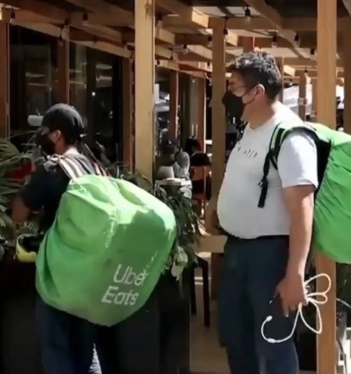 México desea regular a sus repartidores, ¿pero por qué en el gremio no hay consenso?