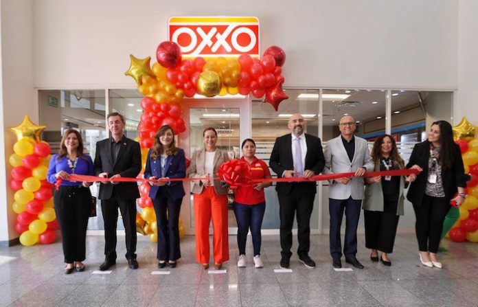 Inauguran tiendas Oxxo en Torre Administrativa y Pabellón Ciudadano