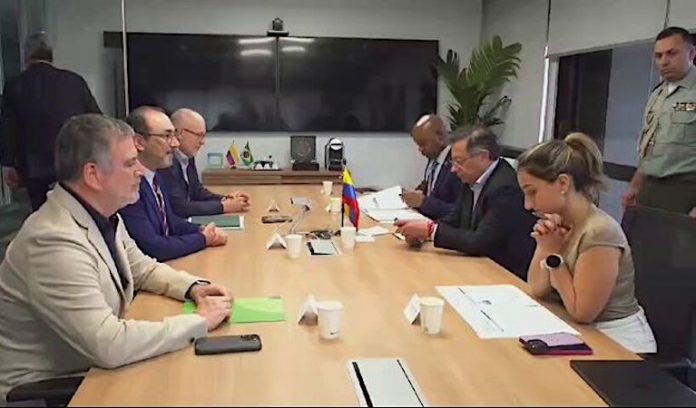 Petro se reúne con el presidente del CAF en Brasil
