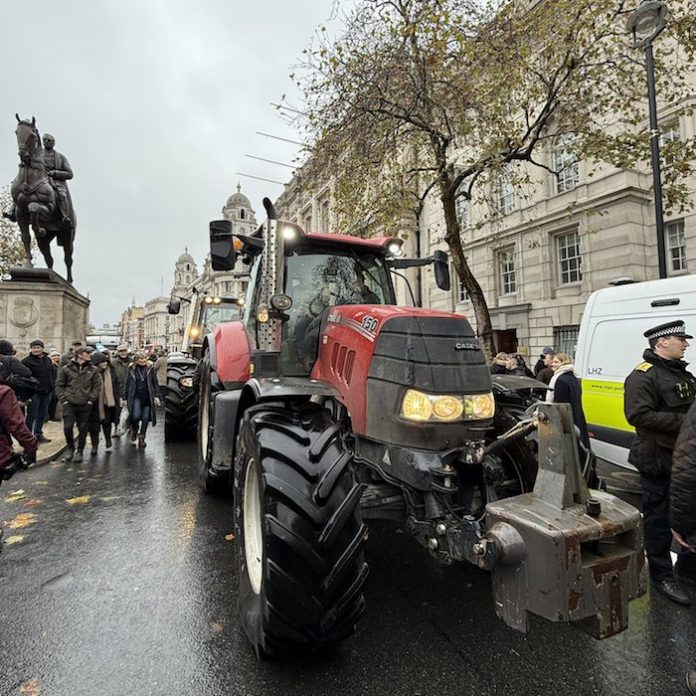 Más de 10.000 agricultores protestan en Londres contra nuevo impuesto