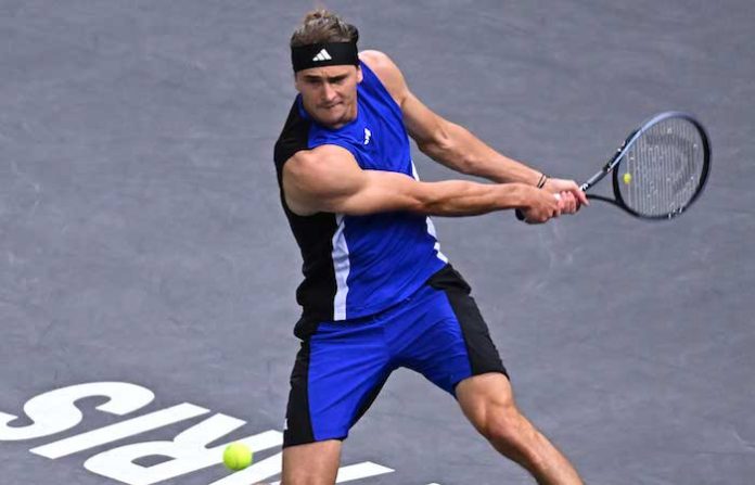 Zverev llega a SF en París y deja a Tsitsipas fuera de Turín