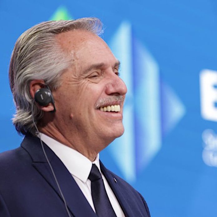 Expresidente de Argentina Fernández citado a indagatoria por irregularidades con seguros