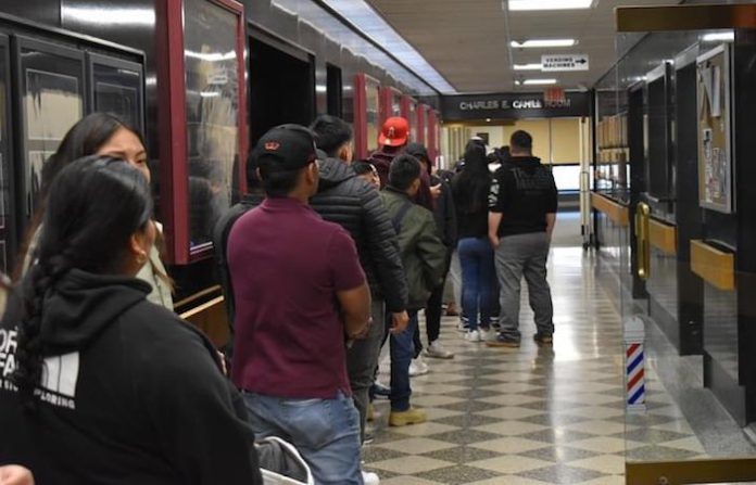 Trump desarrolla un plan para deportar a migrantes latinoamericanos, según medios