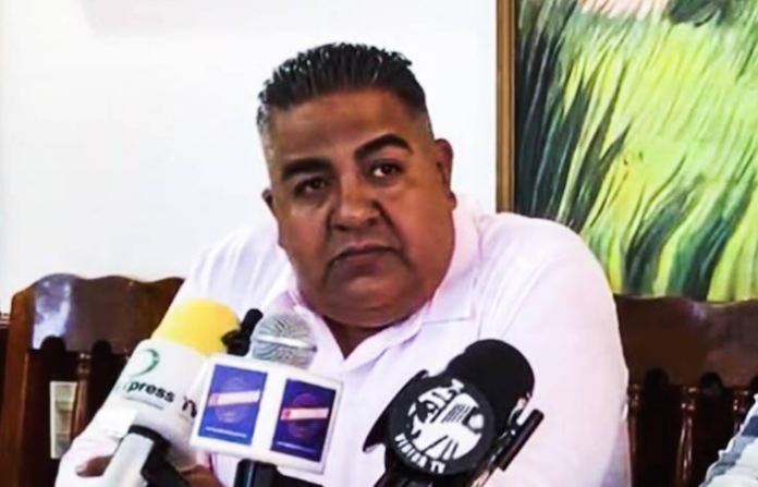 Renuncia tesorero de Tacámbaro acusado de trata en EU