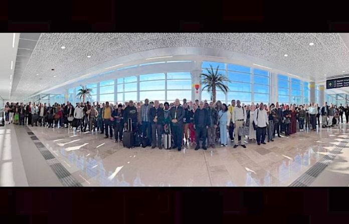 Casi 200 médicos cubanos llegan a México para trabajar en hospitales públicos