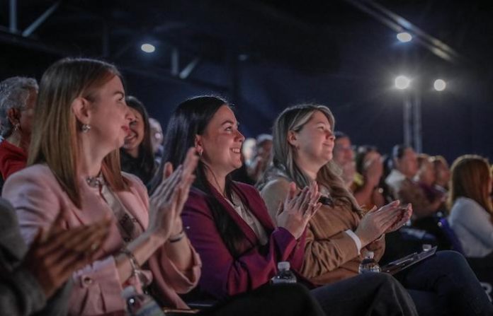 Santiago impulsa herramientas emocionales para combatir la violencia contra las mujeres