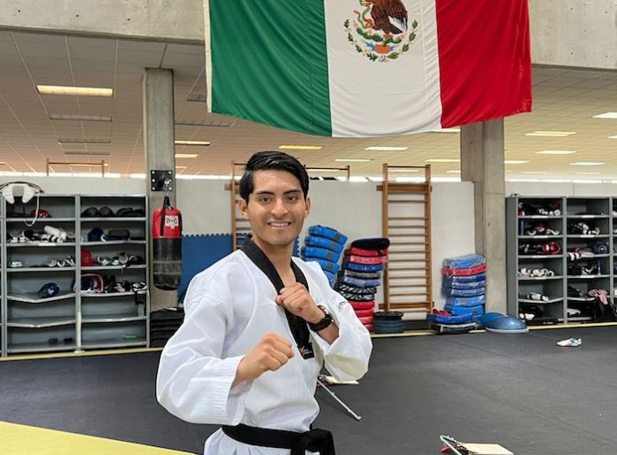 Campeón William Arroyo viaja al Mundial de Taekwondo Poomsae Hong Kong 2024