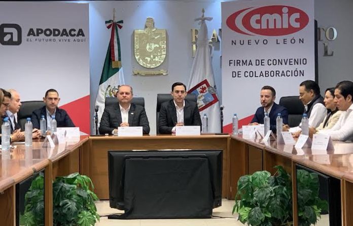 CMIC NL refuerza apoyo social con donativo al DIF de Apodaca