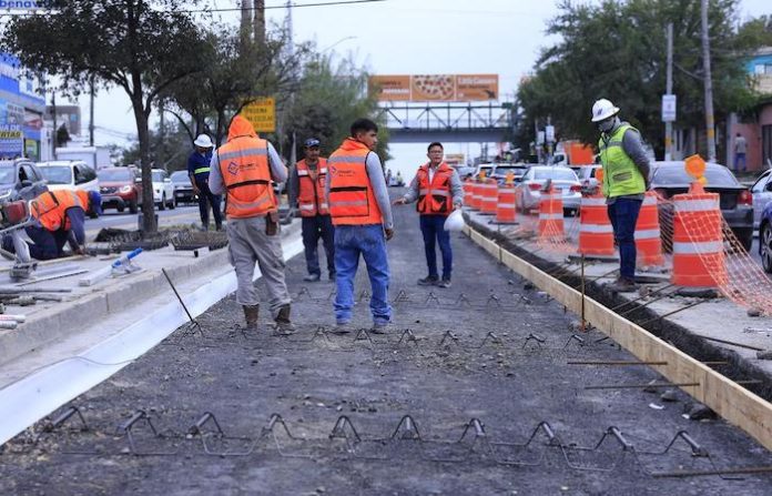 Inicia colocación de concreto hidráulico en la Avenida Eloy Cavazos