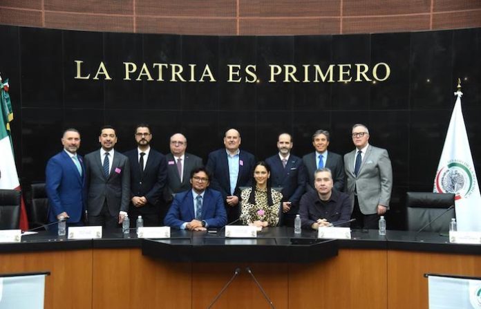 Impulsa Waldo Fernández diálogo clave sobre transición energética y electromovilidad