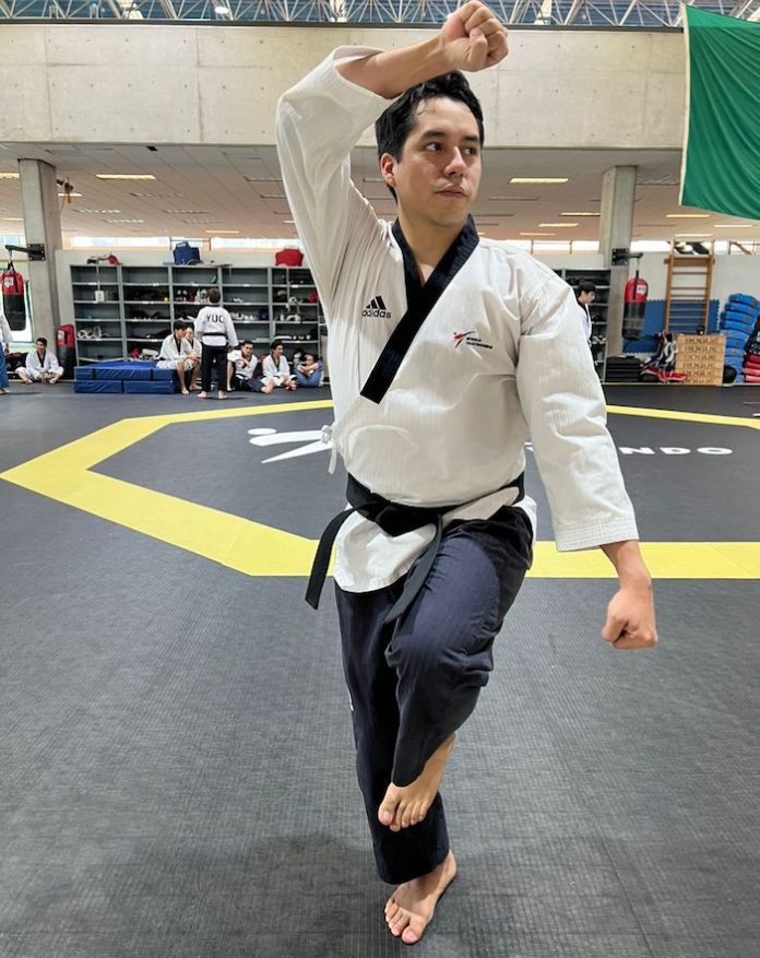 Vaslav Ayala va por podio en el Mundial de Taekwondo Poomsae Hong Kong 2024