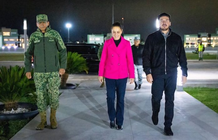 Recibe Samuel García a Claudia Sheinbaum en su primera visita a NL, como presidenta de México